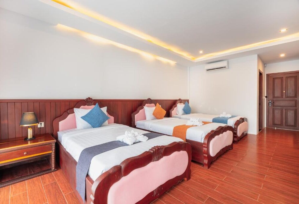 Triple Room with Pool View